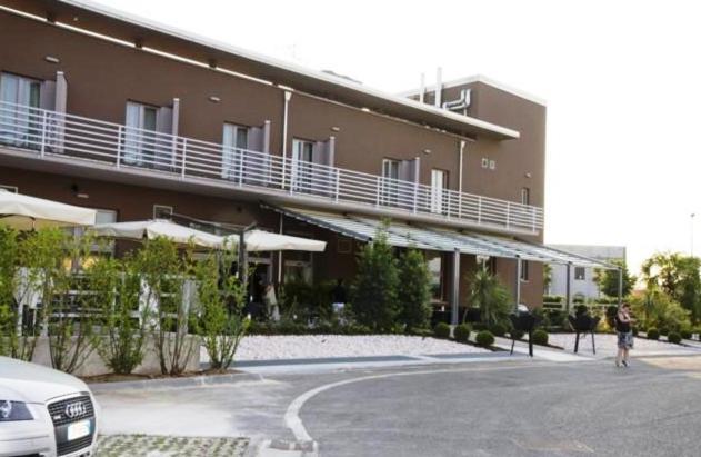 Eq Hotel Travagliato Exterior photo