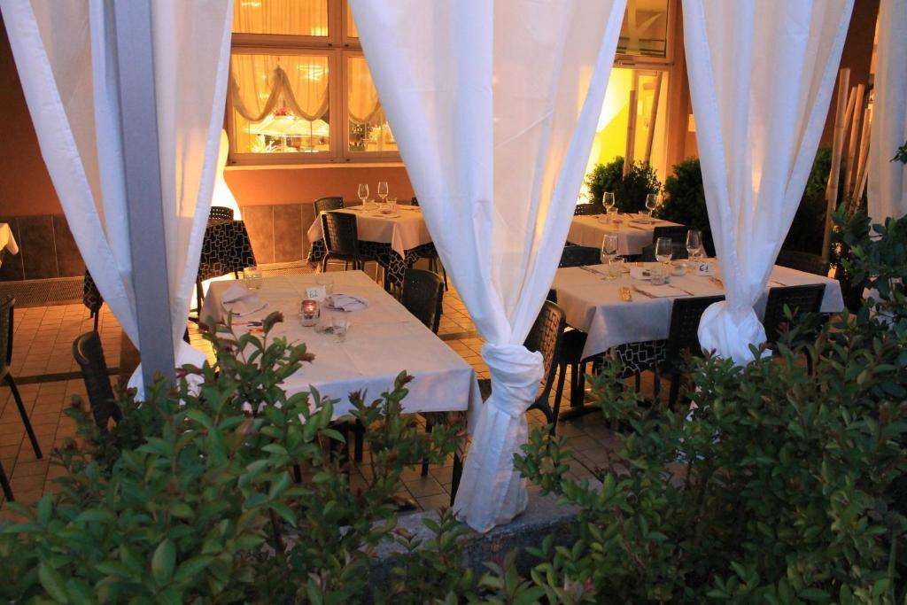 Eq Hotel Travagliato Exterior photo